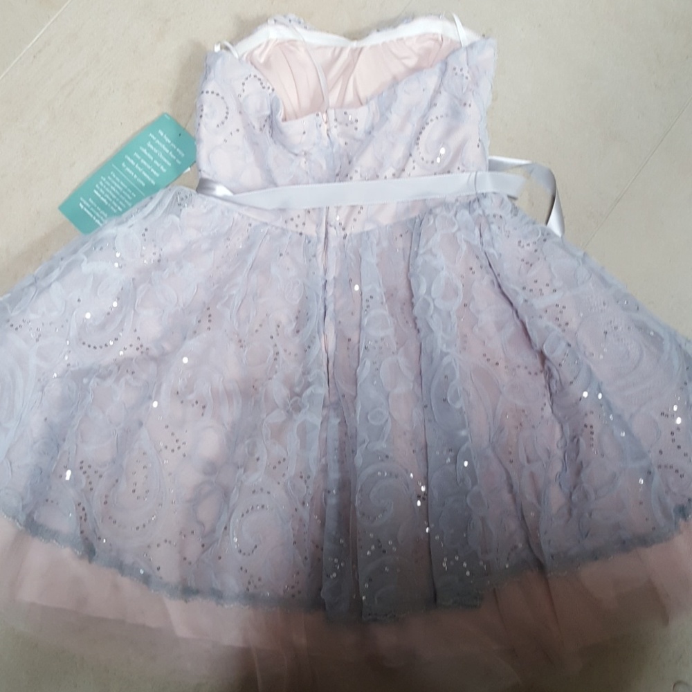 Dress - Picture 3 of 3